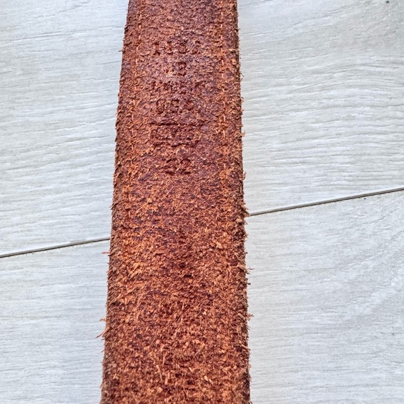 Vintage Arnold Palmer Distressed Brown Leather Brass Gold Tone Buckle Belt - Picture 3 of 5